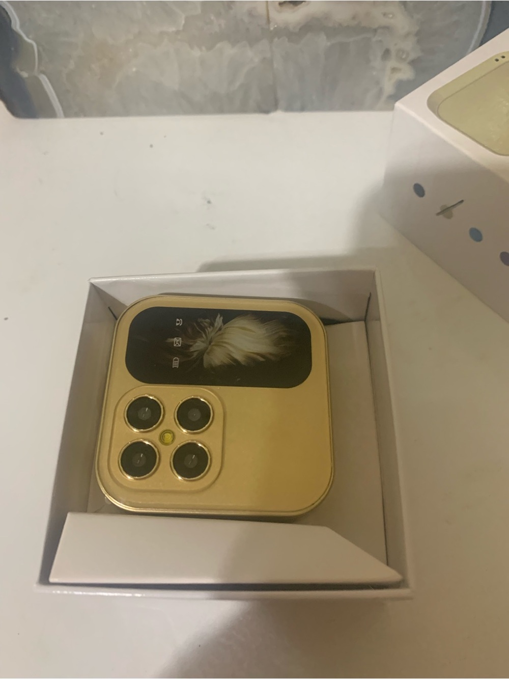 I17 pro basic flip phone - Picture 2 of 6